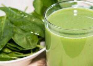 5 batidos de espinacas para bajar de peso de forma saludable
