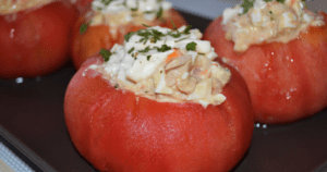 Tomates rellenos de atún y huevo: receta fácil, saludable y perfecta para el verano