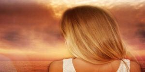 Cómo alisar el cabello de forma natural: 10 tratamientos caseros efectivos