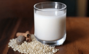 Leche de arroz: propiedades, beneficios, cómo hacerla y recetas para una dieta saludable