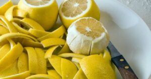 Cómo curar el dolor de las articulaciones con cáscara de limón