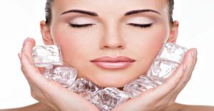 Hielo en la cara: beneficios, riesgos y cómo usarlo bien